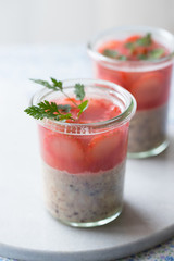 苺とアーモンドミルクの二色ゼリー