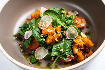 salad with spinach and roasted pumpkin