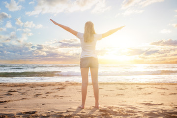 Fototapeta na wymiar Girl traveller in a morning sun dawn on a tropical beach resert. Beautiful woman enjoys her summer vacation, sea. sun and beach