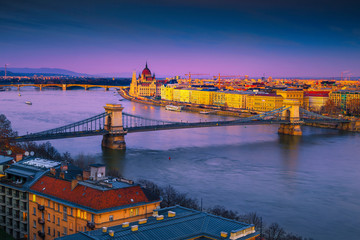 Fototapeta na wymiar Stunning Chain bridge and Parliament building at sunset, Budapest, Hungary