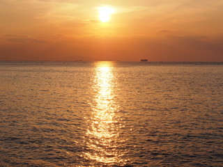 オレンジ色に染まる瞬間