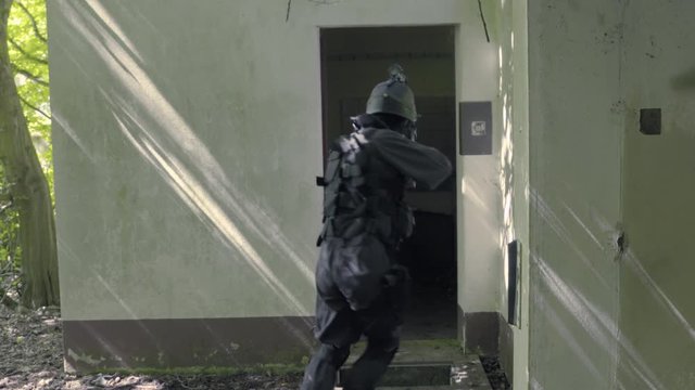 Slow Motion - A Special Force Squad walk around a corner.
