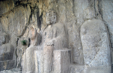 Fototapeta na wymiar statue in cave