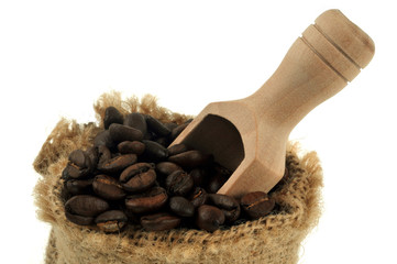 Sac en toile de café en grains avec une cuillère en bois