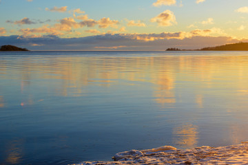 Naklejka premium sunset clouds over lake