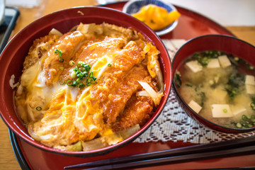 カツ丼　日本の食べ物