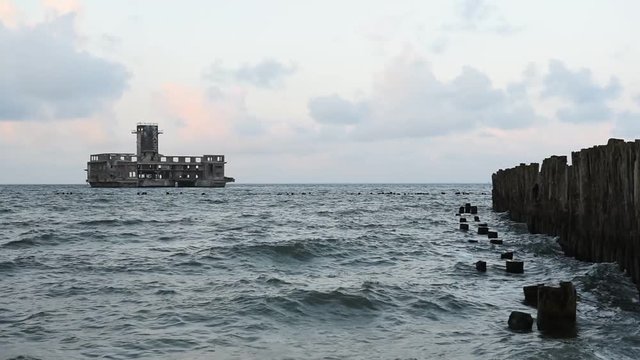 Ruiny startej poniemieckiej torpedowni w Gdyni
