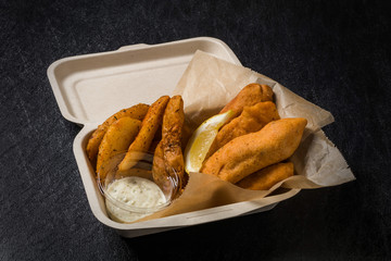 フィッシュアンドチップス typical British fish and chips