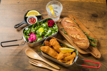 フィッシュアンドチップス typical British fish and chips
