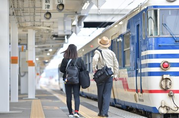 ローカル線・旅行の二人