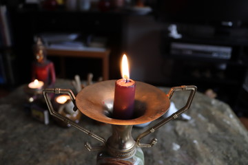 Kerze im Wohnzimmer