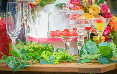 カラフルな花に包まれた庭園