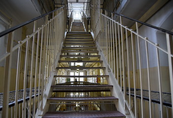 Treppe im Hochsicherheitstrakt von Bautzen I
