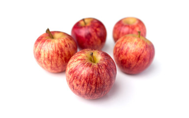 Fototapeta na wymiar Fresh red apples isolated on white background