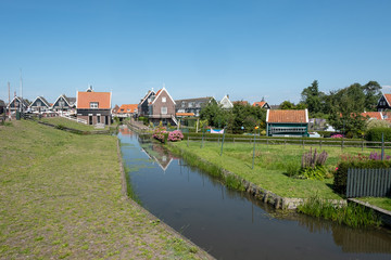 Obraz premium houses on the river