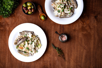 tagliatelle with artichokes and squid in cream sauce
