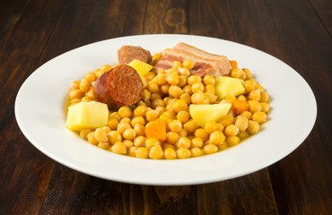 Cocido de garbanzos, gastronomía española
