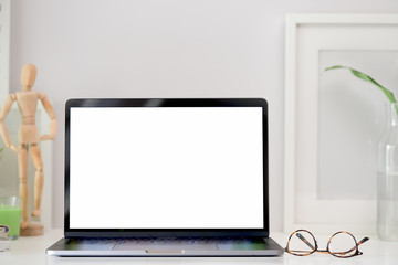 Stylish workplace mock up blank screen laptop