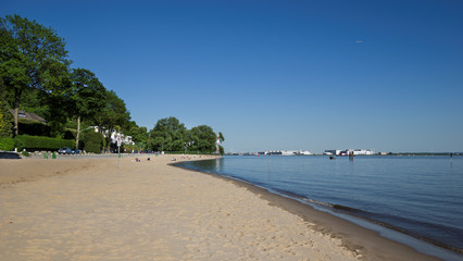 Elbstrand Hamburg Blankenese im Sommer wolkenlos