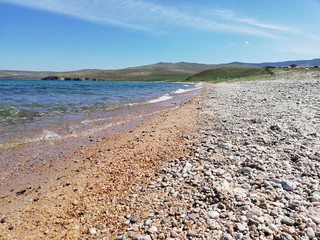 Fototapeta na wymiar rocky beach on lake Baikal