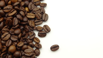 Fototapeta premium Close up of roasted coffee beans on white background
