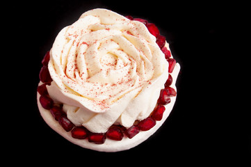 round rose meringue with pomegranate