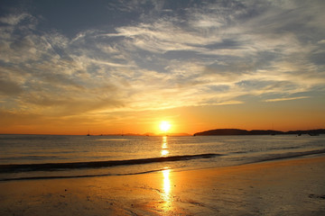 Obraz premium Beautiful view of the Andaman Sea at sunset. Thailand.