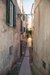 Fototapeta na wymiar Picturesque alley in the medieval village