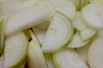 Fresh bitter onion, sliced into half rings