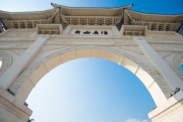Fototapeta premium Taipei, Taiwan - January 25, 2019: The main gate National Chiang Kai-shek Memorial Hall