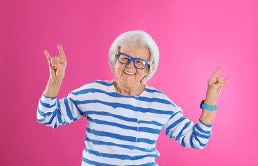 Naklejka premium Portrait of cool grandmother on color background