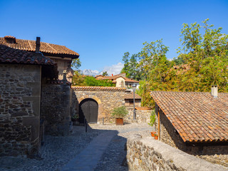 Obraz premium Vistas del pueblo de Potes en Asturias, verano de 2018