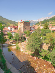 Vistas de la torre del pueblo de Potes en Asturias, verano de 2018