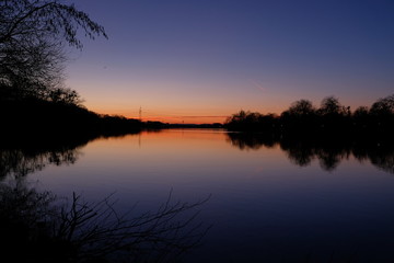 Fototapeta na wymiar Abendrot am Fluss