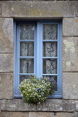 Fenster in Locronan, Bretagne