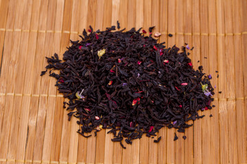black tea leaves on wooden table