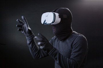 Information thief with glasses of virtual reality.