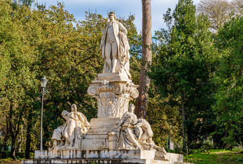 Obraz premium Monument to Johann Wolfgang von Goethe in Villa Borghese park, Rome, Italy