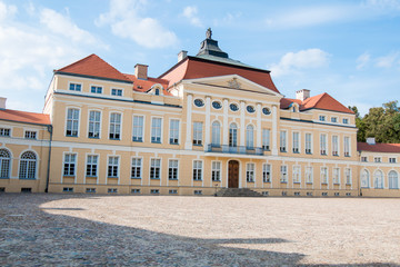 Fototapeta na wymiar Palace in Rogalin in Poland