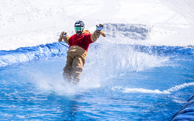 People are doing Pond skim	
