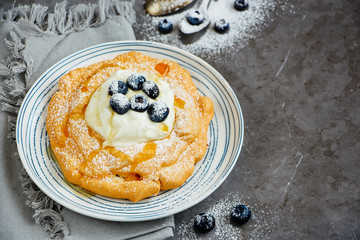 Little blueberry Pavlova