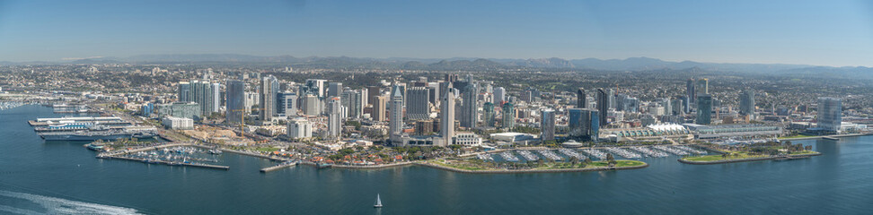 Fototapeta na wymiar San Diego Bayfront Panorama