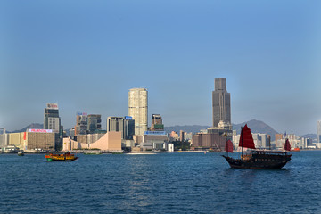Fototapeta premium Junk boat in Hong Kong Victoria Harbour