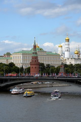 Obraz premium View of the Moscow Kremlin and the Big Stone bridge
