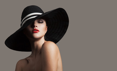 Elegant lady in hat. Fashion portrait. Red lips.