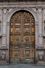 Fototapeta na wymiar Puerta antigua, catedral Morelia Mich.