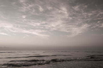 Obraz premium Beautiful sunrise on the beach.