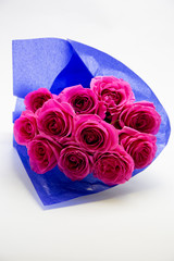 ローズピンクのバラの花束