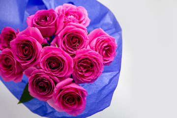 ローズピンクのバラの花束