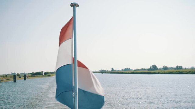 Nederlandse vlag op het water / Dutch flag on the water